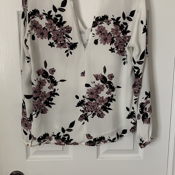 V-Neck Floral Blouse - Picture 6 of 7